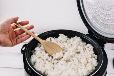 cara memasak nasi di rice cooker agar tak cepat basi
